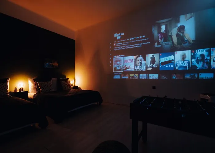 Cinema Apartment Billiard & Foosball - City Centre